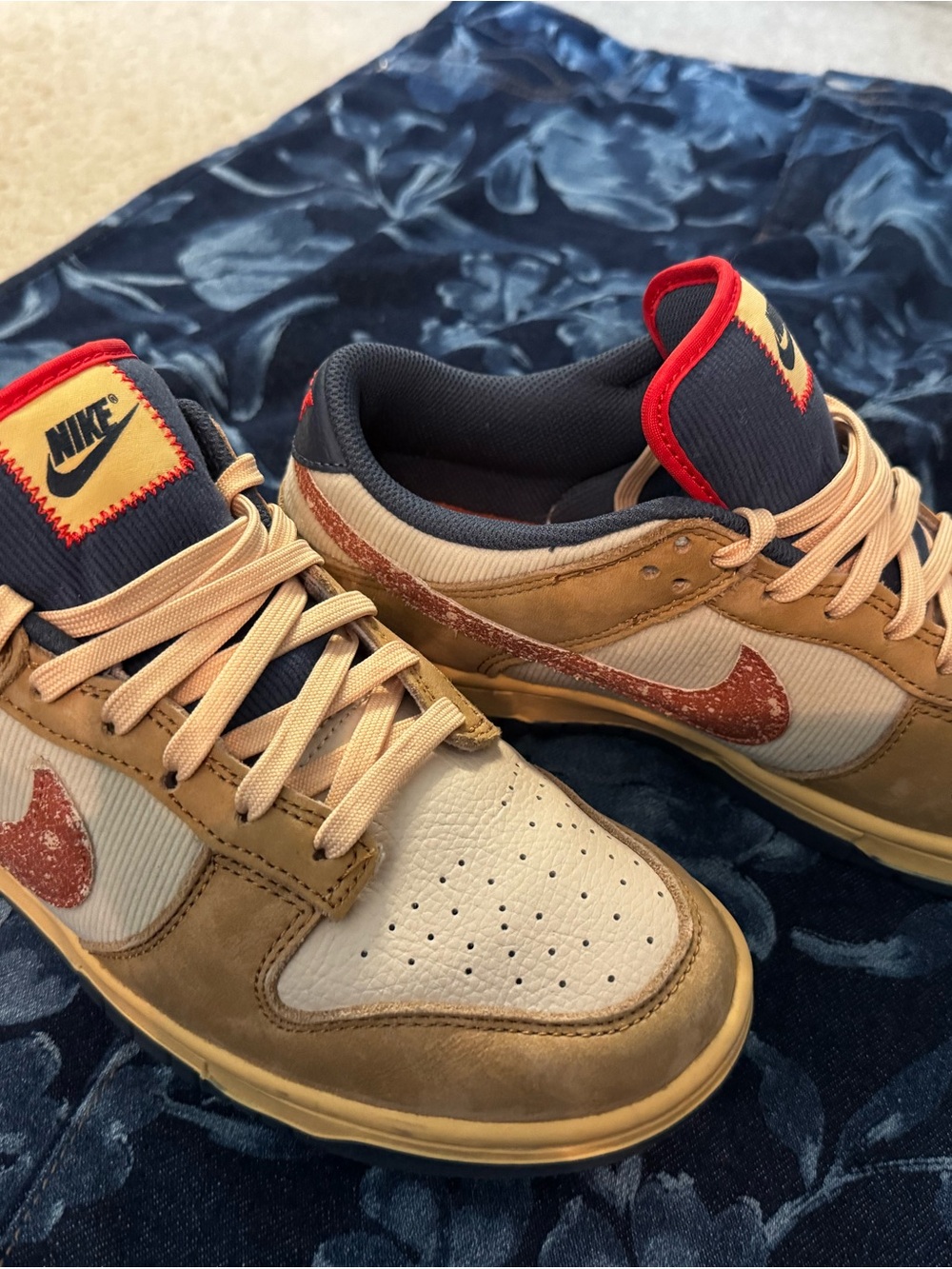 Nike Men's Low-Top Sneakers in Tan, Red and Navy